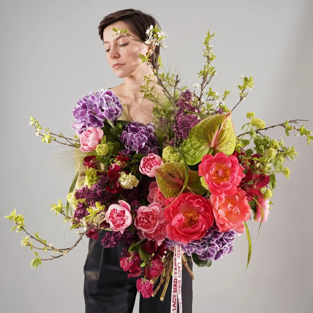 Signature asymmetric bouquet